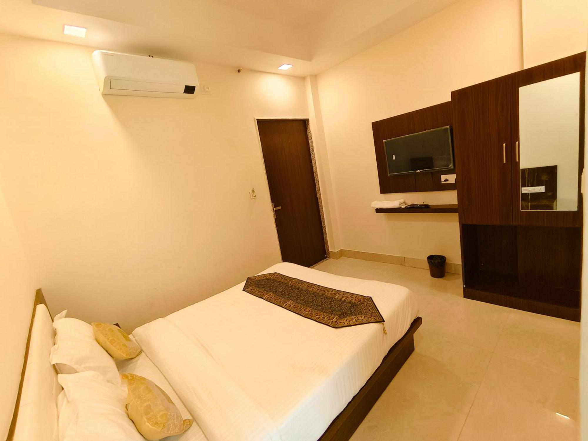 Hotel Veer Palace Near Udaipole 우다이푸르 외부 사진