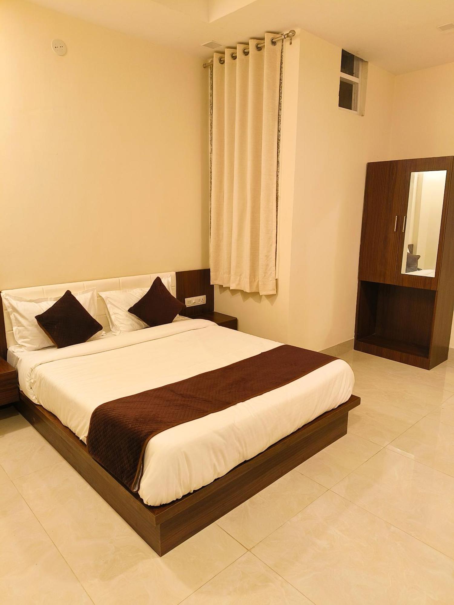 Hotel Veer Palace Near Udaipole 우다이푸르 외부 사진